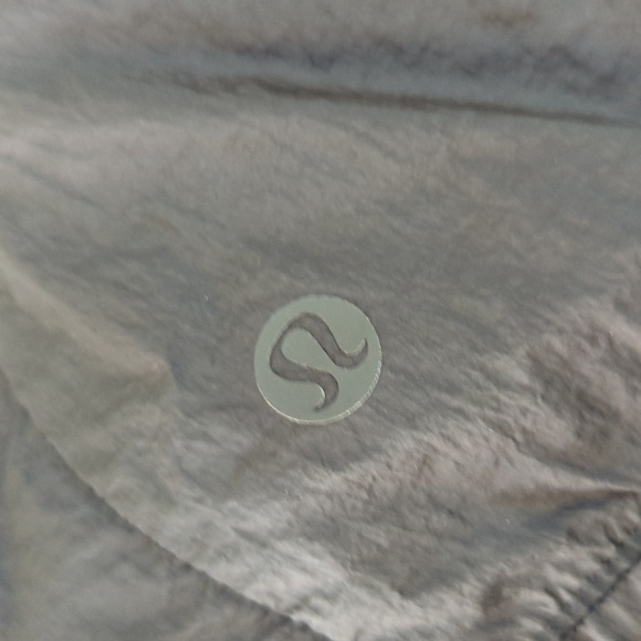 Lululemon Hooded Windbreaker Jacket Black 4 athletic outdoors sporty gym workout - Picture 7 of 10